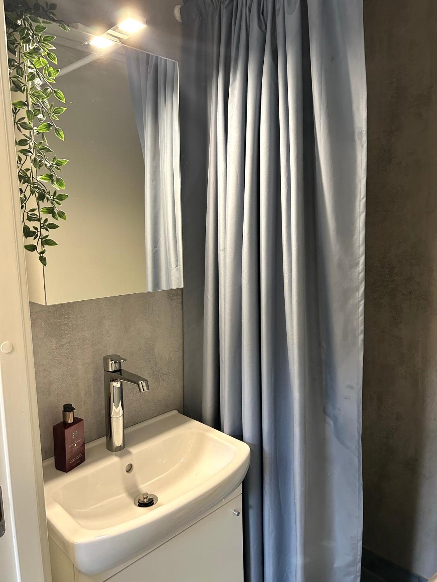 Newly Renovated Studio Apartment - Free Parking And Ev Docking Trondheim Exterior foto